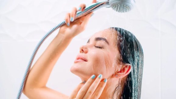 Shower Filters vs Hard Water: Which Impacts Winter Hair Damage More?