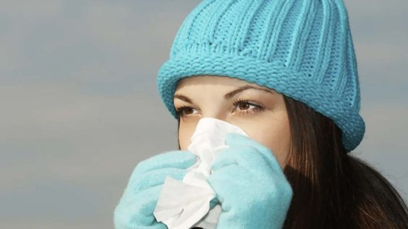 Steam Inhalation vs Salt Gargling: Which Clears Winter Congestion Faster?