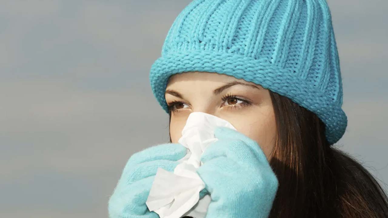 Steam Inhalation vs Salt Gargling: Which Clears Winter Congestion Faster?
