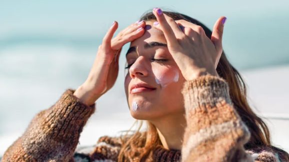 Petroleum Jelly vs Squalane: The Real Winner for Winter Cracked Skin