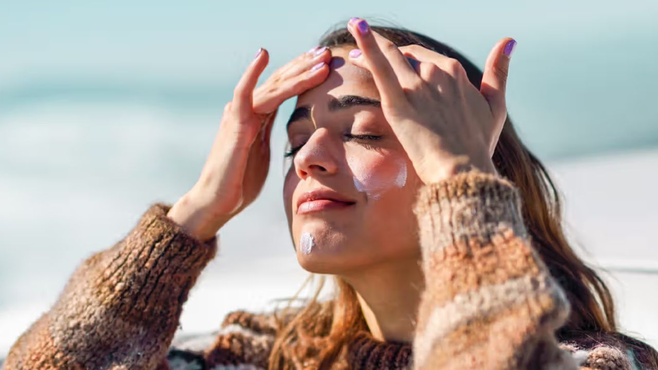 Petroleum Jelly vs Squalane: The Real Winner for Winter Cracked Skin